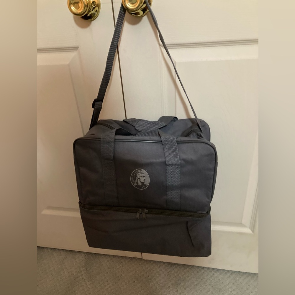 Large Capacity MULTI-USE Unisex Bag with a Main Section & Wet Pocket. Gray. NWOT